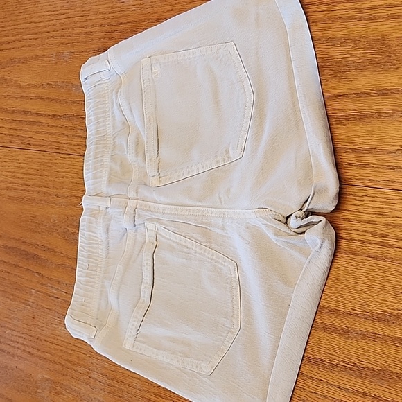 American Eagle Stretchy Cream Shorts - Picture 3 of 10